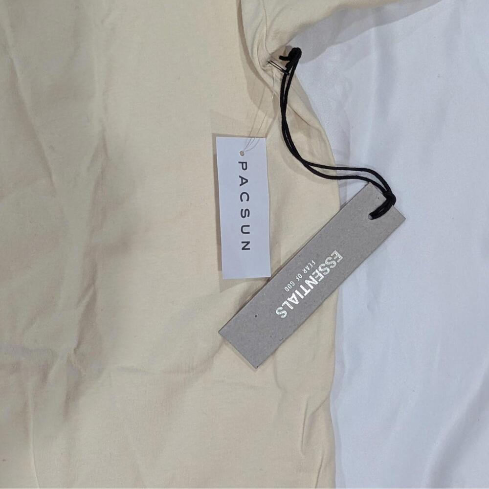 BRAND NEW Fear of God Essentials T-Shirt Cream Applique Logo SS20 Pacsun Size M - Picture 4 of 9
